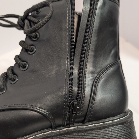 Sleek Black Lace-Up Combat Boots - Picture 15 of 16